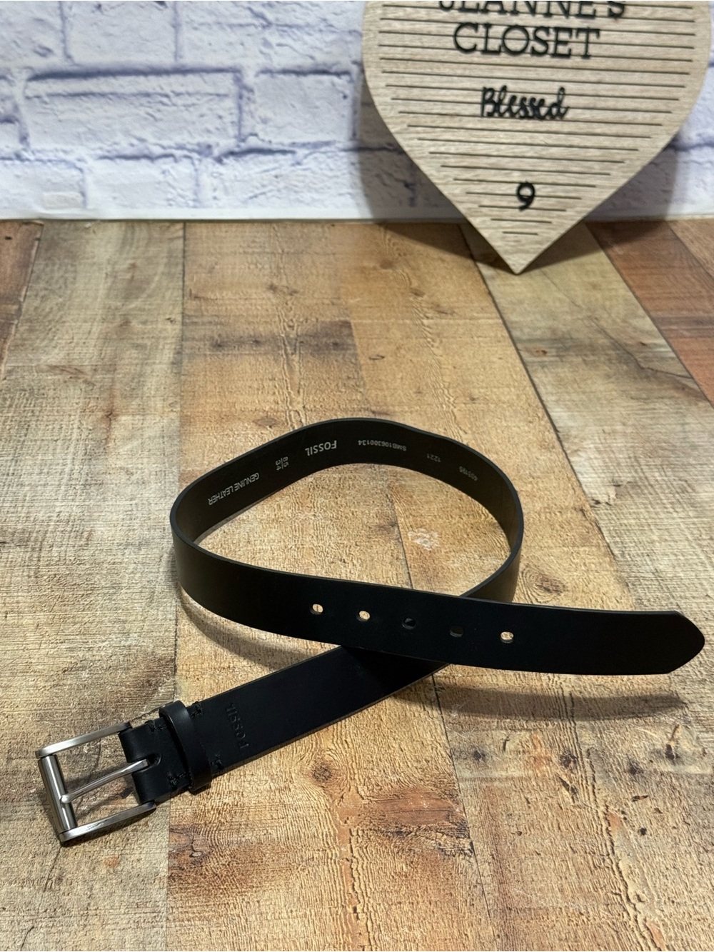 Fossil Black Genuine Leather Mens Black Belt Silver Buckle Size 34
Excellent co